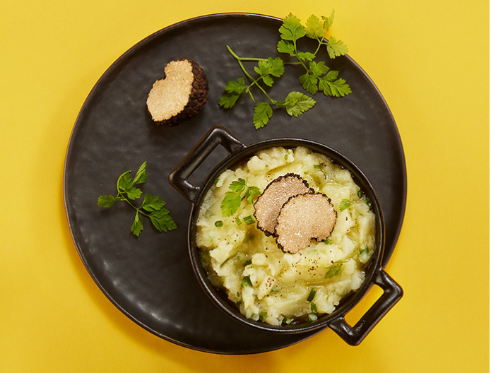 KARTOFFELSTAMPF MIT AROMATISCHEM SCHWARZEN TRÜFFEL-OLIVENÖL VON A L'OLIVIER