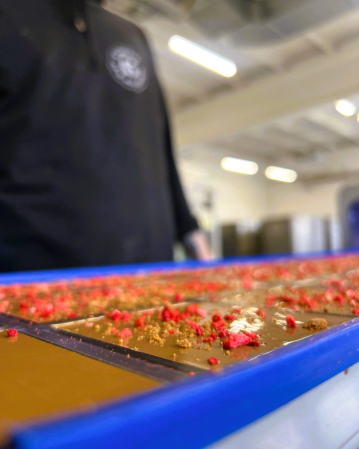 Strawberry Cake 20% - Handmade Vegan Organic Chocolate - Goodio Chocolate Finland - 48g