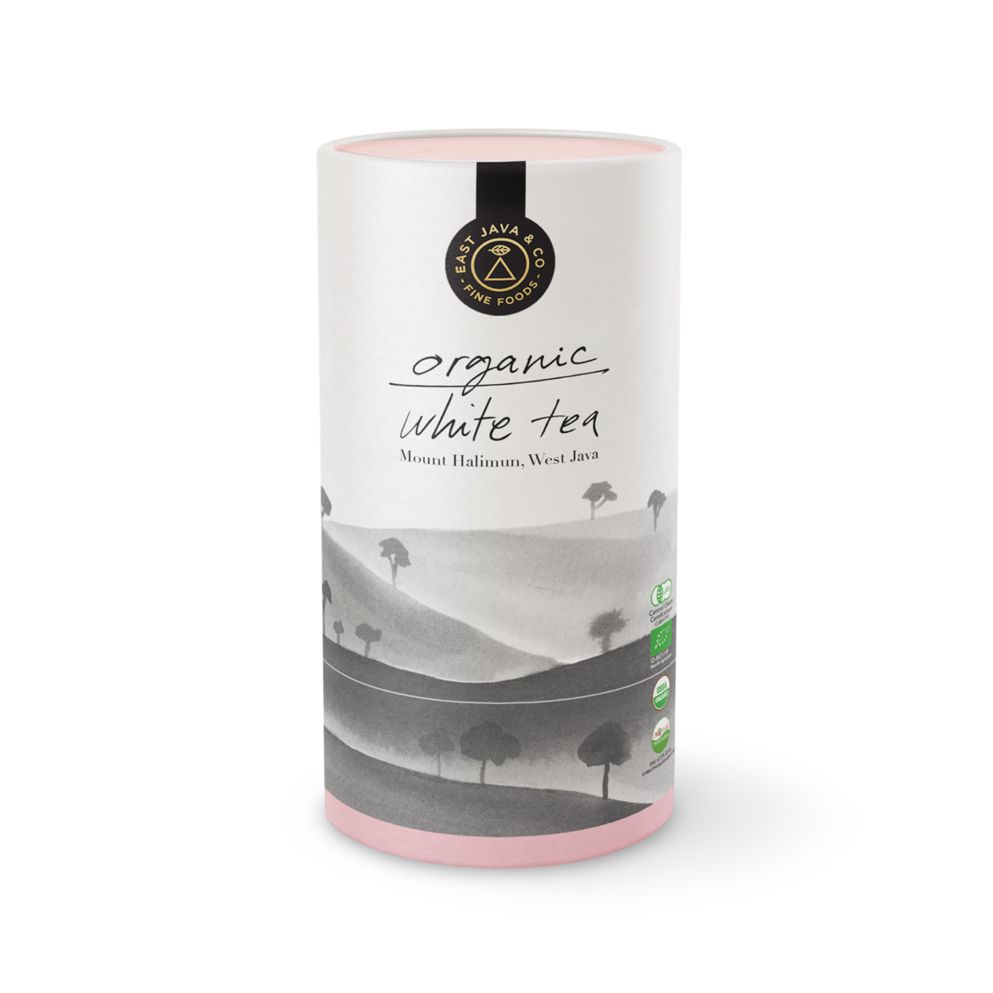 Verpackung: Zylindrische Verpackung aus Pappe in einem zarten Rosa Ton.
Aufdruck:
"East Java & Co Fine Foods" in einem goldenen Kreis
"Organic White Tea" in großen, schwarzen Buchstaben
"Mount Halimun, West Java" in kleineren schwarzen Buchstaben
Aquarell-artiges Bild eines Berges mit Bäumen
Diverse Zertifikate/Siegel (z.B. Bio-Siegel)
Gesamteindruck:
Natürlich und hochwertig: Die Kombination aus dem zarten Rosa, dem Aquarellbild und den goldenen Elementen vermittelt einen natürlichen  Eindruck.