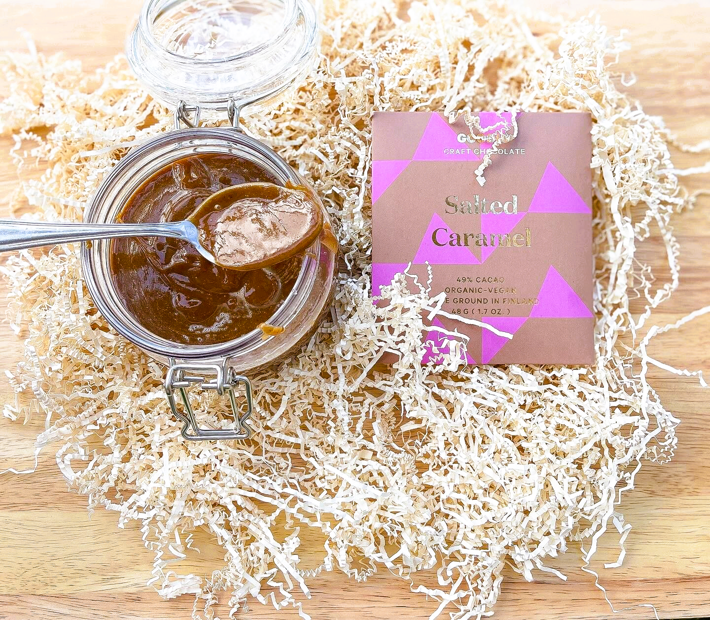 Salted Caramel 49% - Handmade Vegan Organic Chocolate - Goodio Chocolate Finland - 48g