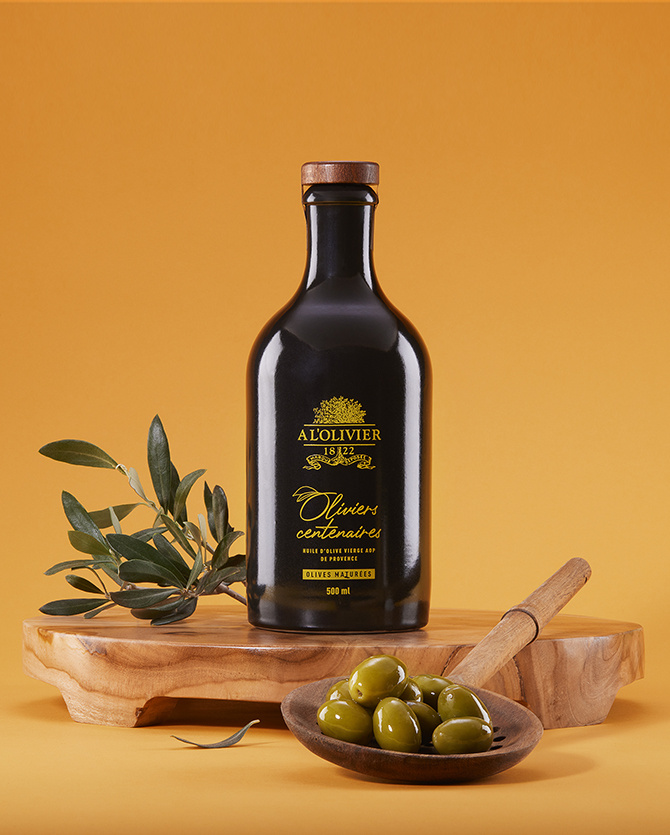 
                  
                    Edles Geschenks Set - DOP Olivenöl von Jahrhunderten alten Bäumen aus der Provence von A l'Olivier - 500ml
                  
                