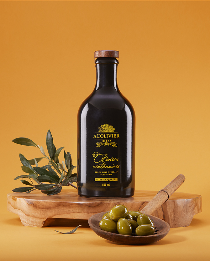 
                  
                    Noble gift set - DOP olive oil from centuries-old trees from Provence by A l'Olivier - 500ml
                  
                