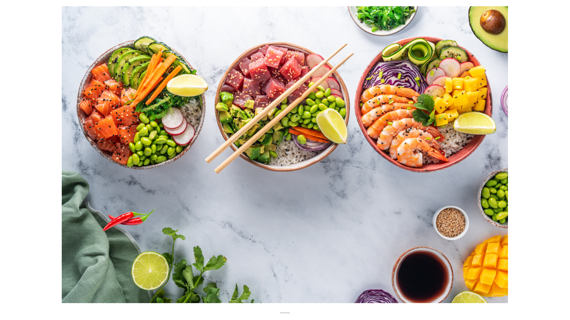 Poke Bowl mit Tuna , Lachs und Crevetten
