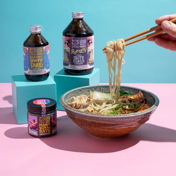 
                  
                    Bio Shoyu-Seaweed-Mushroom - Vegane Gemüsebrühe für Ramen von J.Kinski  - 525ml
                  
                