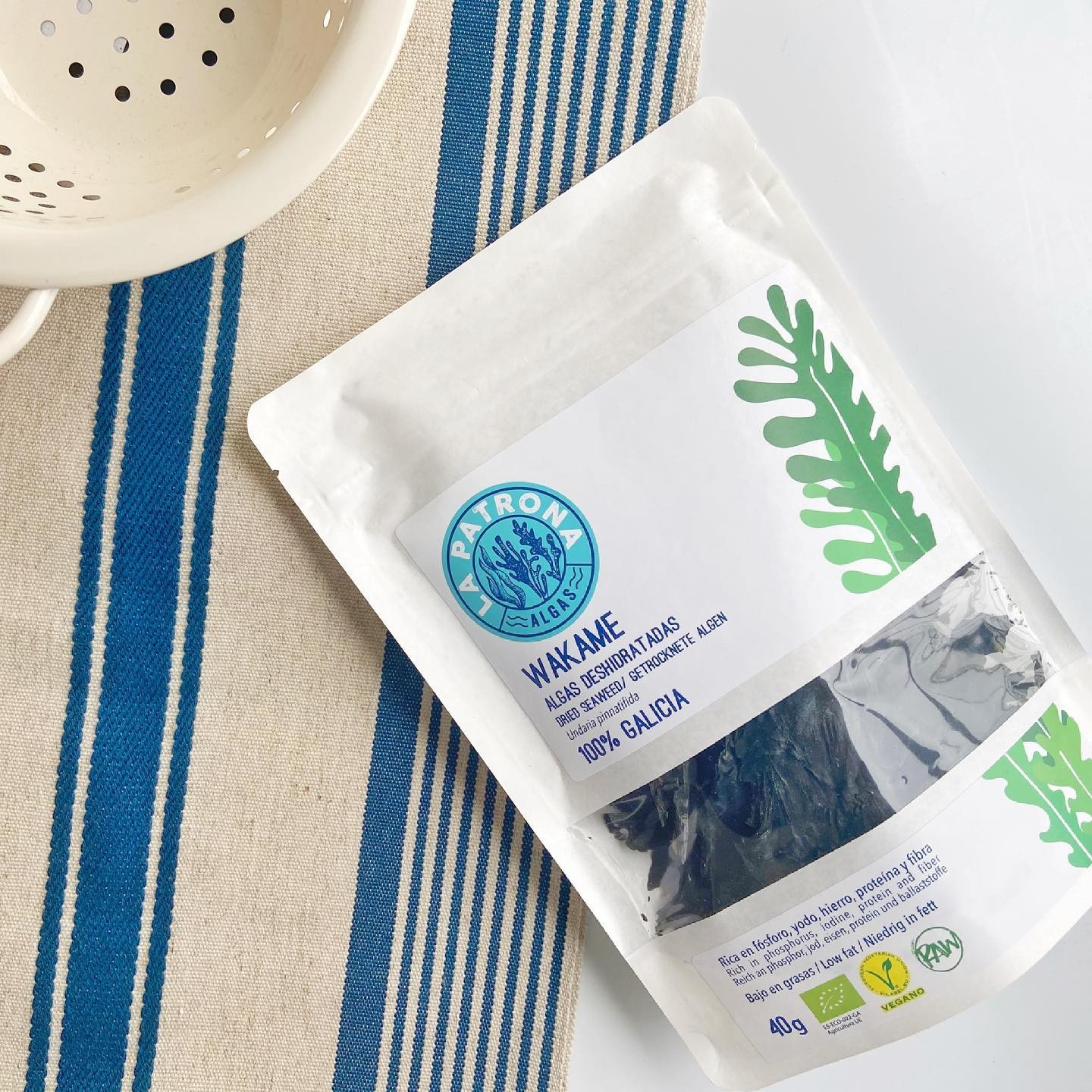 
                  
                    Wakame - RAW-Vegan - dried organic seaweed from Galicia 40g
                  
                